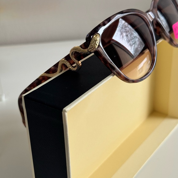 Betsey Johnson Cat Eye Serpentine Snake Sunglassess - Picture 3 of 4